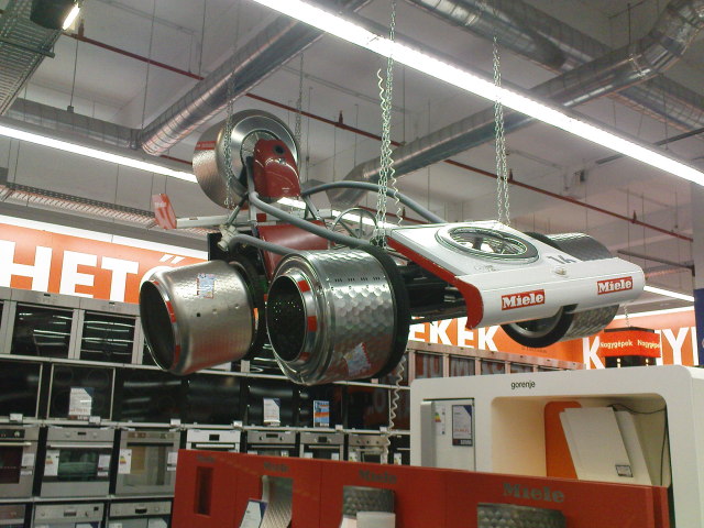 Scaled image mieleracer0.jpg 