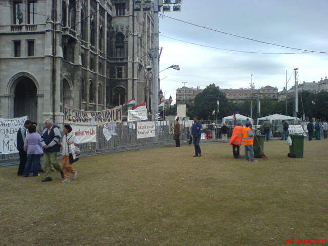 Scaled image nemzethalal04.jpg 